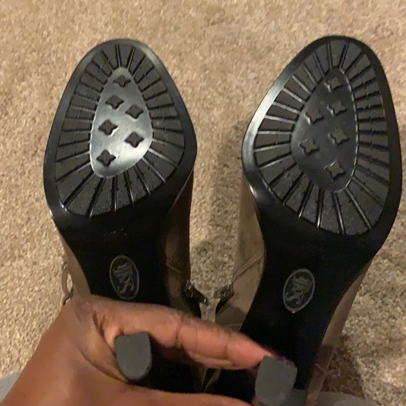 Brand New!!!! Suede Grey leather and suede booties. Brand is Sofft. - Picture 5 of 8